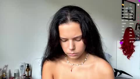 Mia online show from October 30, 10:27 am