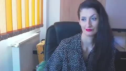 Snapshot of wildbea23 chatting on February 6, 10:58 am Bea online show from February 6, 10:58 am