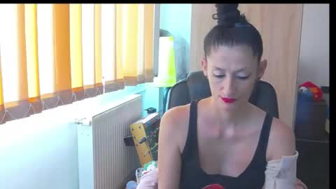 Snapshot of wildbea23 chatting on September 11, 10:16 am Bea online show from September 11, 10:16 am