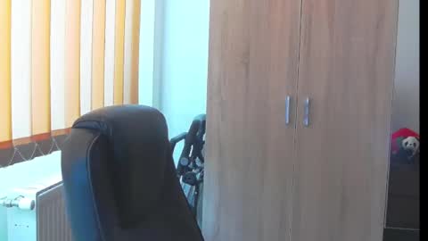 Snapshot of wildbea23 chatting on February 19, 11:17 am Bea online show from February 19, 11:17 am