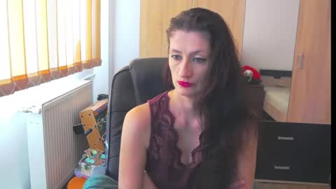 Snapshot of wildbea23 chatting on February 11, 8:05 am Bea online show from February 11, 8:05 am