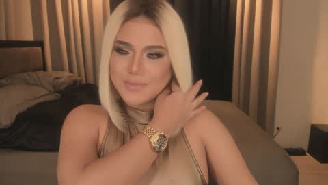 BELLA online show from December 3, 1:03 am