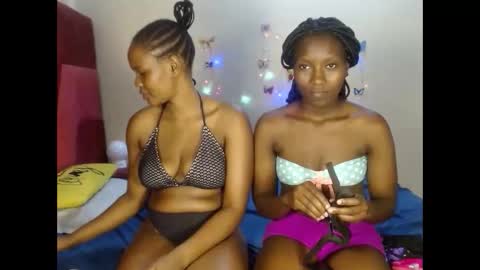 Snapshot of wildcoochie chatting on September 19, 10:35 pm wildcoochie online show from September 19, 10:35 pm