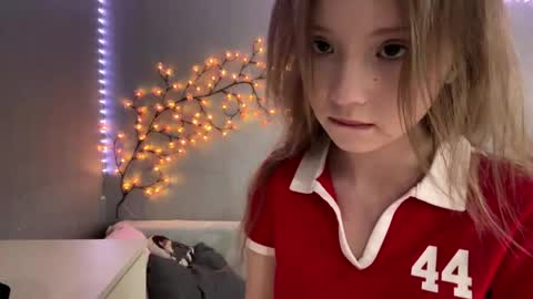 Olivia online show from May 5, 3:29 pm