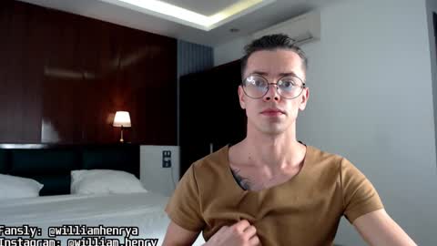 Snapshot of william_henry_a chatting on January 14, 3:43 am William online show from January 14, 3:43 am