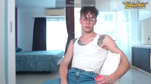 Snapshot of william_henry_a chatting on December 13, 8:41 am William online show from December 13, 8:41 am