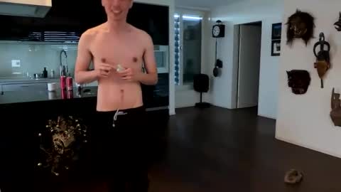 williamho7973 online show from May 15, 5:31 pm