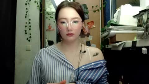 Phoebe online show from March 28, 8:21 pm