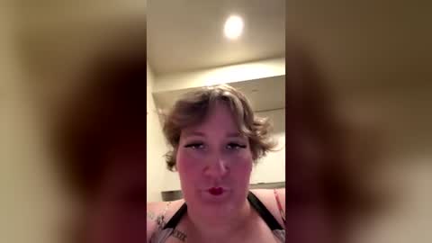 willowwarmth online show from June 18, 1:11 am