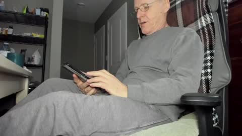Snapshot of willyskynn chatting on December 31, 9:28 pm WillySkynn online show from December 31, 9:28 pm