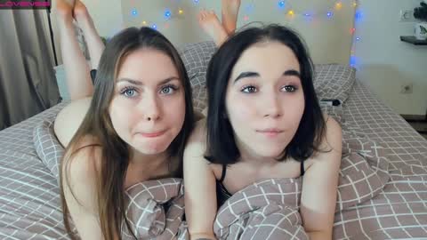 Amalia and Mia online show from January 15, 10:17 am