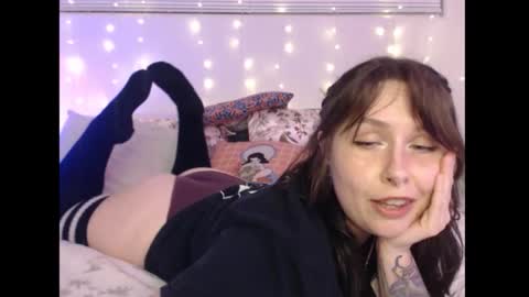 Eevie online show from December 14, 1:23 am