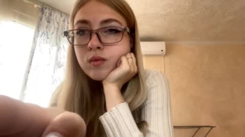 Snapshot of winnifredtrudillo chatting on September 21, 9:57 am Kris online show from September 21, 9:57 am