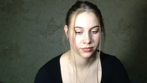 wira_witch online show from December 5, 3:33 pm