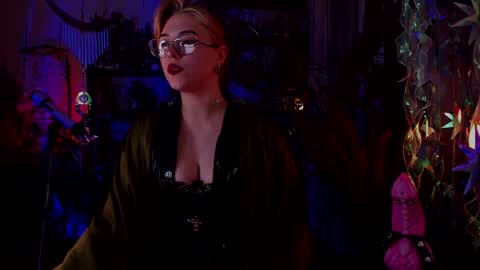 Snapshot of witch_fiona chatting on December 13, 6:16 pm Goddess of two strapons  - Mr. long Don Mr. Pinky online show from December 13, 6:16 pm