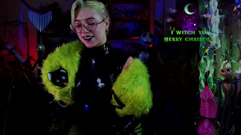 Snapshot of witch_fiona chatting on December 20, 8:23 pm Goddess of two strapons  - Mr. long Don Mr. Pinky online show from December 20, 8:23 pm