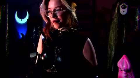 Snapshot of witch_fiona chatting on September 12, 8:11 pm Goddess of two strapons  - Mr. long Don Mr. Pinky online show from September 12, 8:11 pm