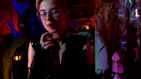 Snapshot of witch_fiona chatting on January 17, 8:11 pm Goddess of two strapons  - Mr. long Don Mr. Pinky online show from January 17, 8:11 pm