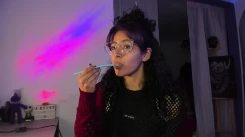 Snapshot of witchofhearts chatting on February 17, 11:33 pm Luna Violeta A r t i s t online show from February 17, 11:33 pm