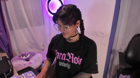 Snapshot of witchofhearts chatting on January 20, 12:36 am Luna Violeta A r t i s t online show from January 20, 12:36 am