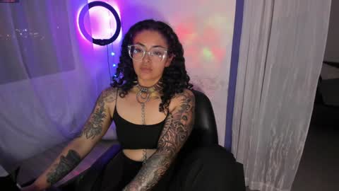 Snapshot of witchofhearts chatting on January 30, 12:18 am Luna Violeta A r t i s t online show from January 30, 12:18 am