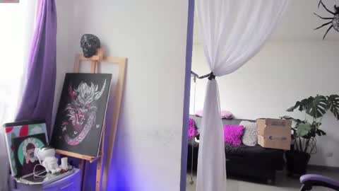     Luna Violeta  A r t i s t  online show from September 26, 7:33 pm