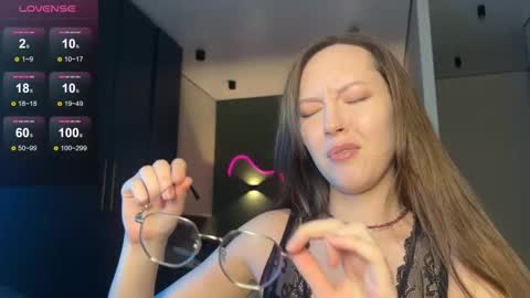 Isobelle online show from November 22, 4:27 pm