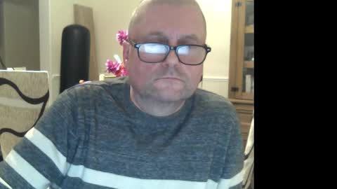 Snapshot of wobble444 chatting on February 18, 12:05 am wobble444 online show from February 18, 12:05 am