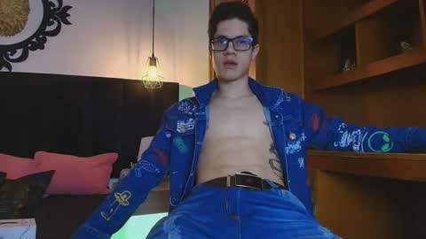  W O L F  online show from March 30, 11:10 am