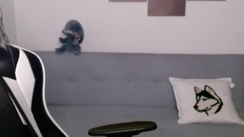 Snapshot of wolfs_daughter chatting on March 4, 1:23 am Alex online show from March 4, 1:23 am
