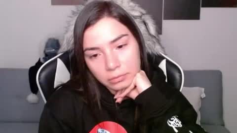 Snapshot of wolfs_daughter chatting on December 29, 3:22 am Alex online show from December 29, 3:22 am
