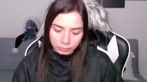 Snapshot of wolfs_daughter chatting on January 5, 3:11 am Alex online show from January 5, 3:11 am