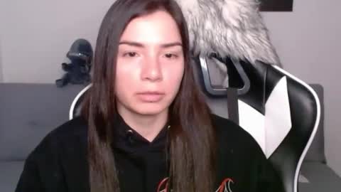 Snapshot of wolfs_daughter chatting on February 6, 3:59 am Alex online show from February 6, 3:59 am