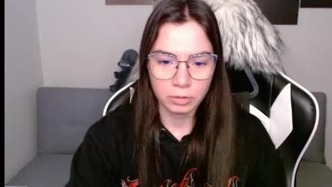 Snapshot of wolfs_daughter chatting on September 19, 3:43 am Alex online show from September 19, 3:43 am