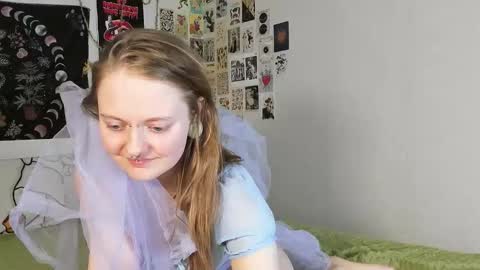Snapshot of wonderconnie chatting on September 14, 3:35 pm wonderconnie online show from September 14, 3:35 pm