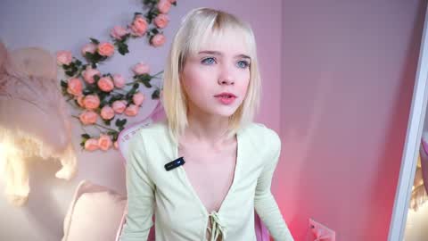 wow_angel online show from May 27, 5:48 am
