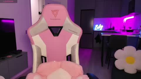 Emi online show from October 3, 4:04 pm