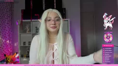 Snapshot of wrenvalentine chatting on September 21, 9:30 pm Wren Valentine online show from September 21, 9:30 pm