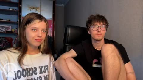 Philipp and Este online show from May 10, 8:10 am