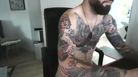 xamrelgneal online show from May 19, 5:09 pm