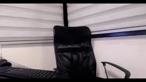 xander_taylor_ online show from October 15, 4:05 am