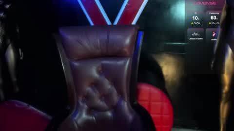 xander_taylor_ online show from July 8, 11:24 am