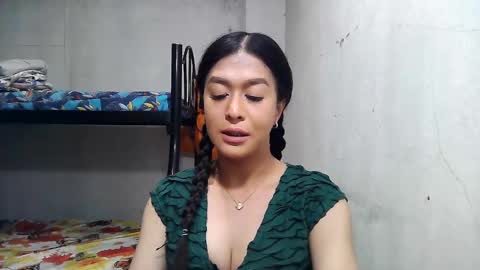 Snapshot of xasianbigcumx chatting on December 17, 2:44 am xasianbigcumx online show from December 17, 2:44 am
