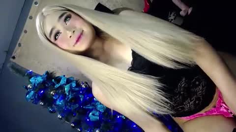 Snapshot of xchinita_kyanggx chatting on December 27, 6:42 pm kianna online show from December 27, 6:42 pm