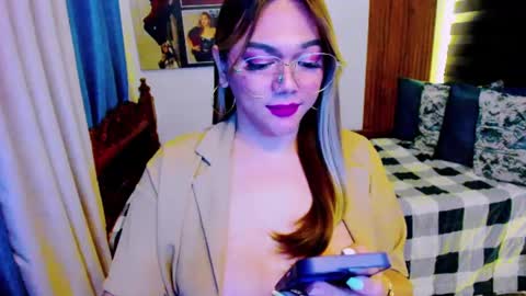 Snapshot of xdirtymistressx chatting on February 7, 8:11 am XDirtymistressX online show from February 7, 8:11 am