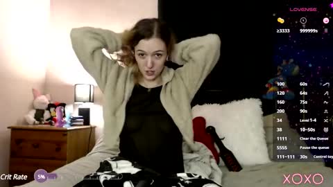 Snapshot of xelliee_rosex chatting on February 23, 5:01 am EllieeRose online show from February 23, 5:01 am