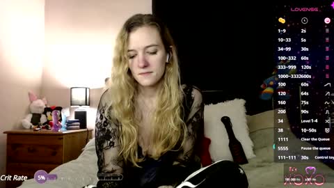 Snapshot of xelliee_rosex chatting on February 6, 1:05 am EllieeRose online show from February 6, 1:05 am