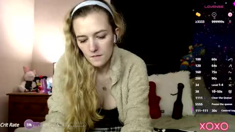 Snapshot of xelliee_rosex chatting on February 15, 3:52 am EllieeRose online show from February 15, 3:52 am