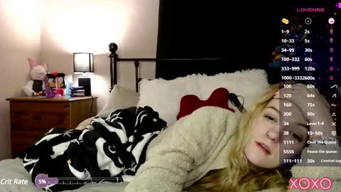 Snapshot of xelliee_rosex chatting on March 1, 7:37 pm EllieeRose online show from March 1, 7:37 pm