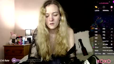 Snapshot of xelliee_rosex chatting on February 9, 8:34 pm EllieeRose online show from February 9, 8:34 pm